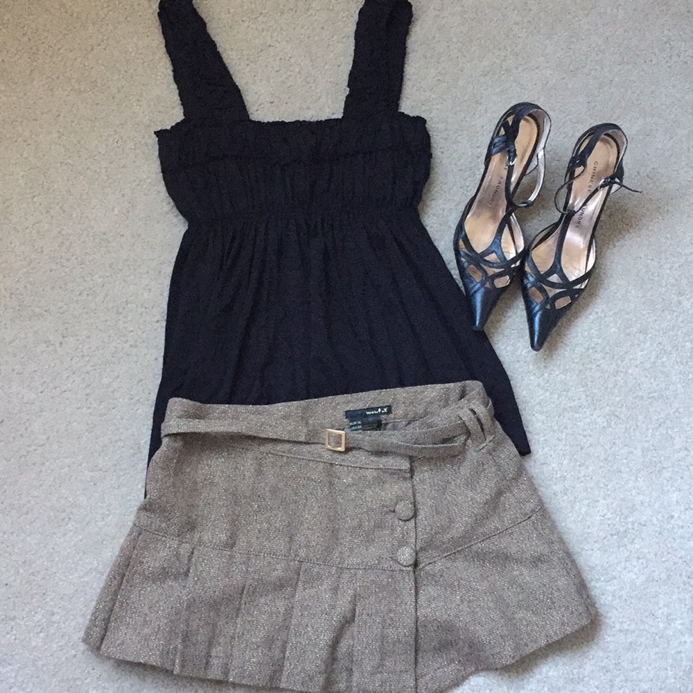 Gold flecked pleated mini skirt. Small